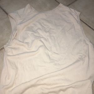 A short sleeve shirt